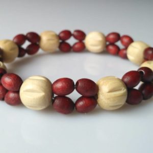 Náramek z dřevěných korálků * Wooden bead bracelet