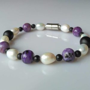 Náramek čaroit-perly-onyx * Bracelet from charoite, pearls, onyx