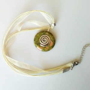 Náhrdelník s unakitovým přívěskem * Unakite pendant necklace