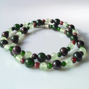 Náhrdelník granát-jadeit-prehnit * Necklace from garnet, jade, prehnite