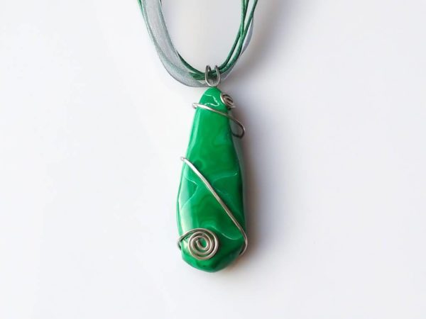 Náhrdelník s přívěskem malachit * Malachite pendant necklace