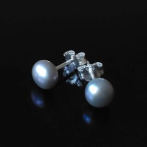 Perlové náušnice šedé, stříbrné * Gray pearl stud earrings, silver