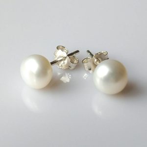 Perlové náušnice bílé, stříbrné * White pearl stud earrings, silver