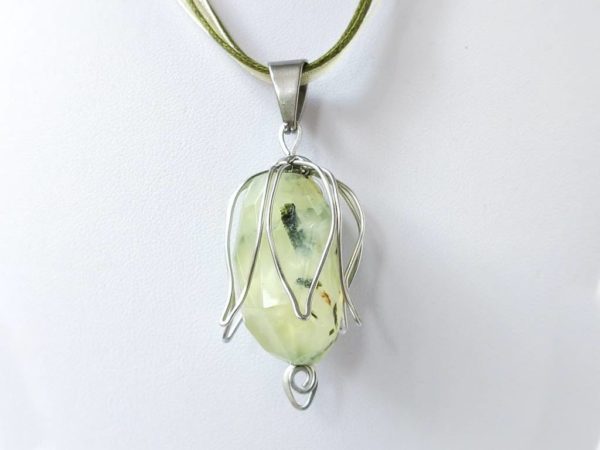 Náhrdelník s přívěskem prehnit * Prehnite pendant necklace