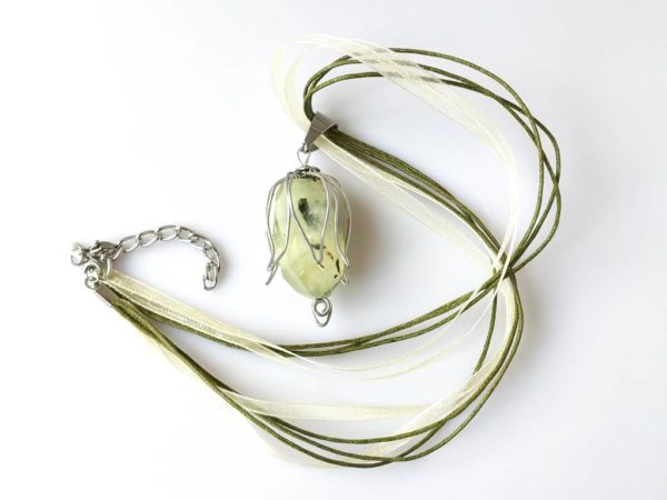 Náhrdelník s přívěskem prehnit * Prehnite pendant necklace