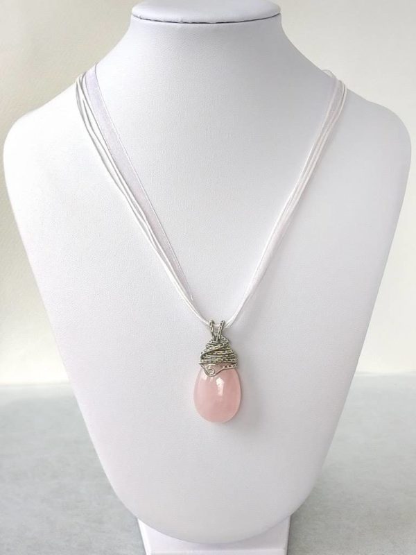 Náhrdelník s růženínovým přívěskem * Rose quartz pendant necklace