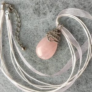 Náhrdelník s růženínovým přívěskem * Rose quartz pendant necklace