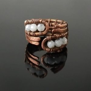 Měděný prsten s měsíčním kamenem * Copper ring with Moonstone beads