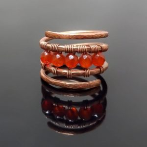 Měděný prsten s karneolem * Copper ring with Carnelian beads