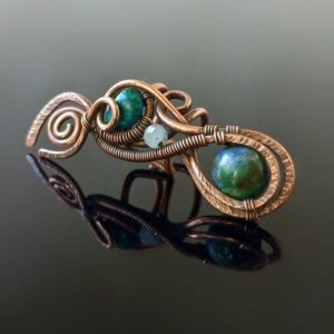 Záušnice z mědi s chryzokolem a měsíčním kamenem * Copper ear cuff with Chrysocolla and Moonstone