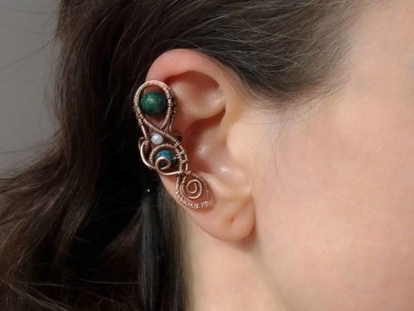 Záušnice z mědi s chryzokolem a měsíčním kamenem * Copper ear cuff with Chrysocolla and Moonstone