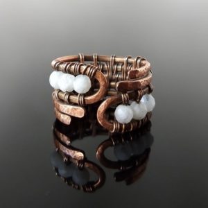 Měděný prsten s měsíčním kamenem * Copper ring with Moonstone beads